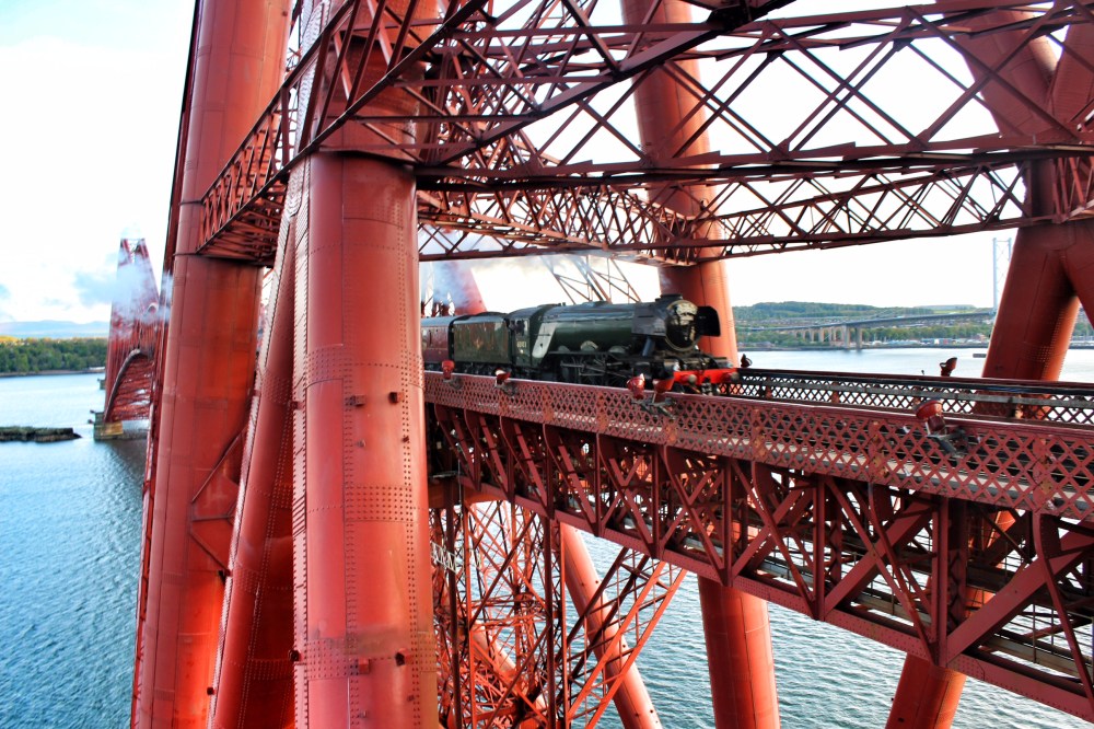 Flying-Scotsman-Forth-Bridge-May-15